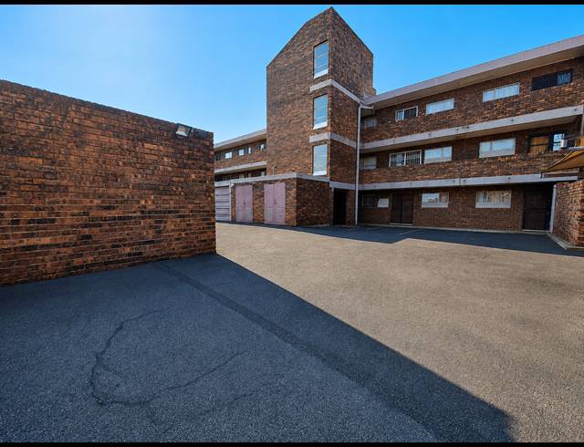 2 BEDROOM APARTMENT FOR SALE IN THREE RIVERS PROPER